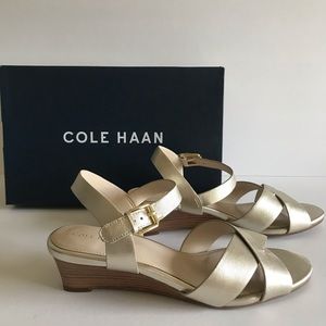 🛍NWB COLE HAAN Avina Sandal Wedge in Soft Gold